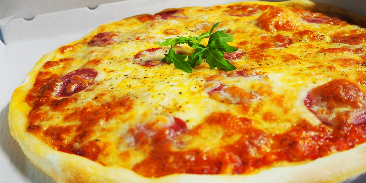 Hausgemachte Pizza Salami 